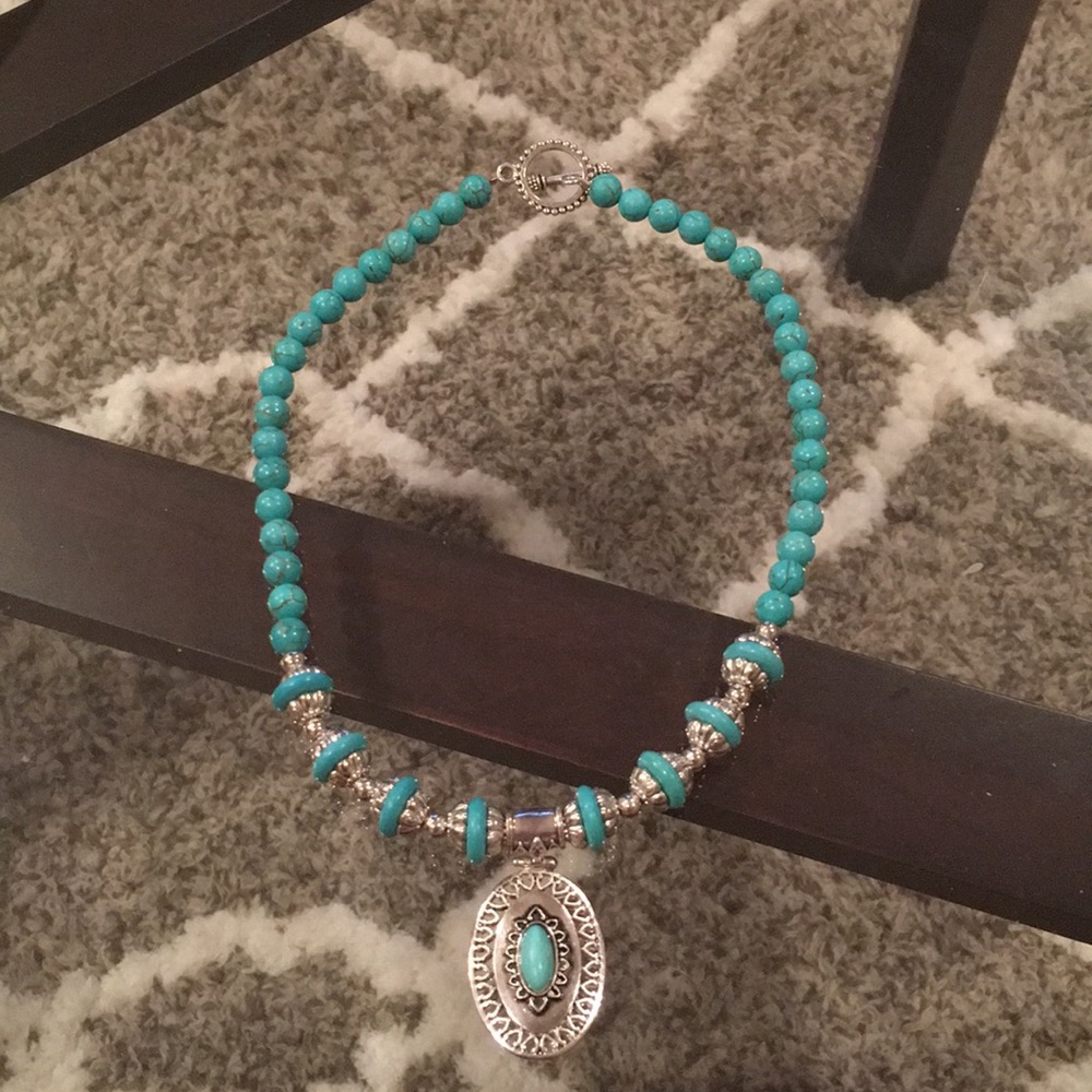 Custom made! Turquoise and Howlite necklace. - Picture 2 of 3